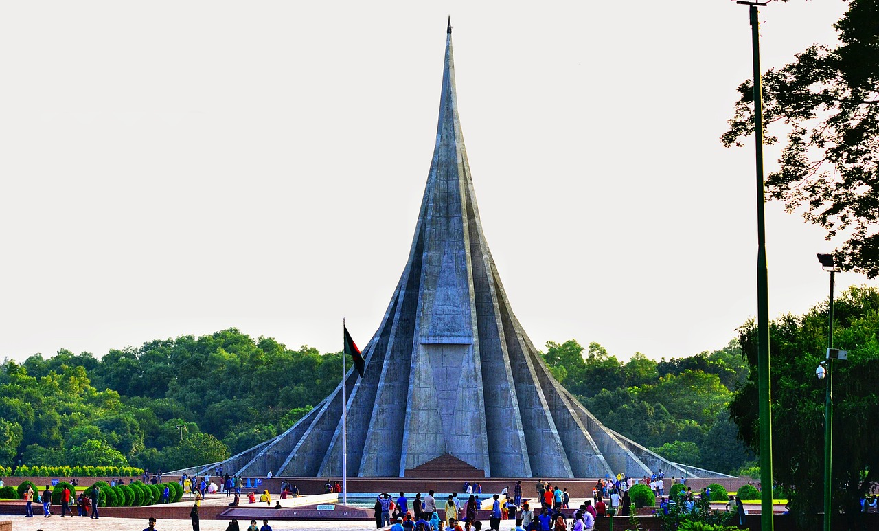 Shahid Minar of Bangladesh image